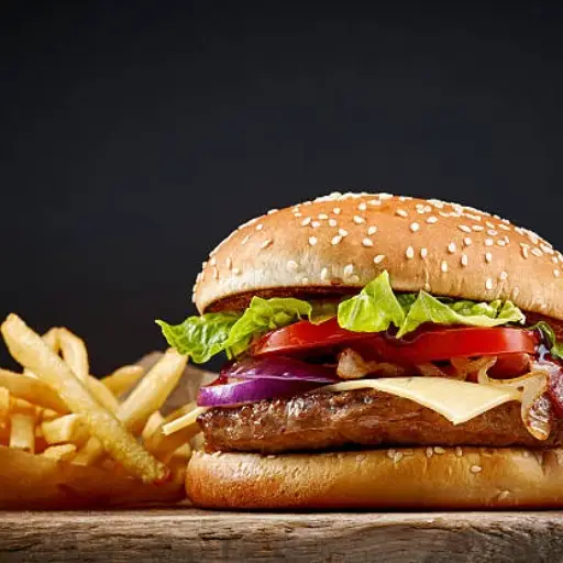 Hamburguesa clásica con papas a la francesa 