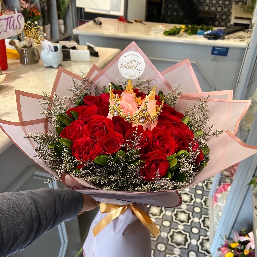 Rosas 🌹 + corona 👑 