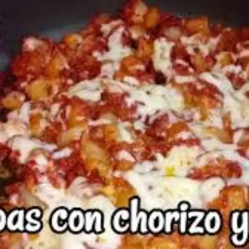 papas con choriqueso