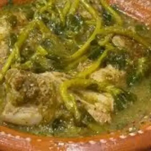 Espinazo con cerdo y verdolagas