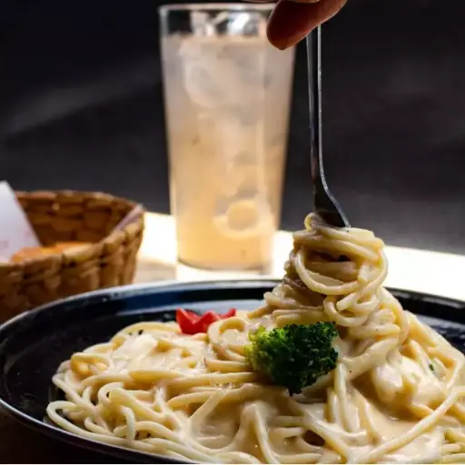 Spaguetti a los 3 Quesos Sencillo