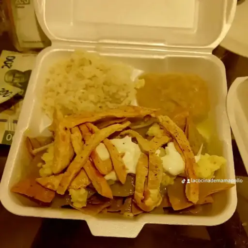 Chilaquies con pollo