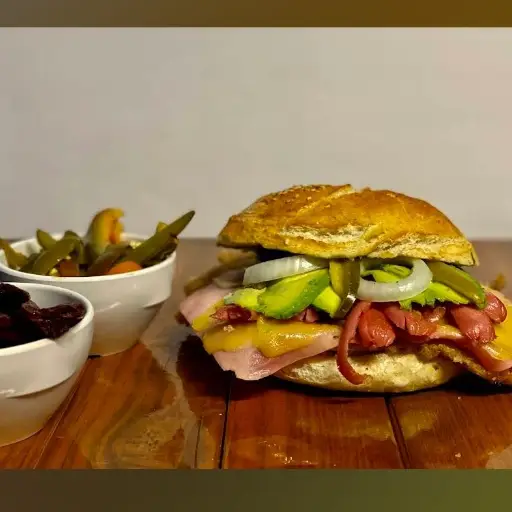 Cemita de milaneza