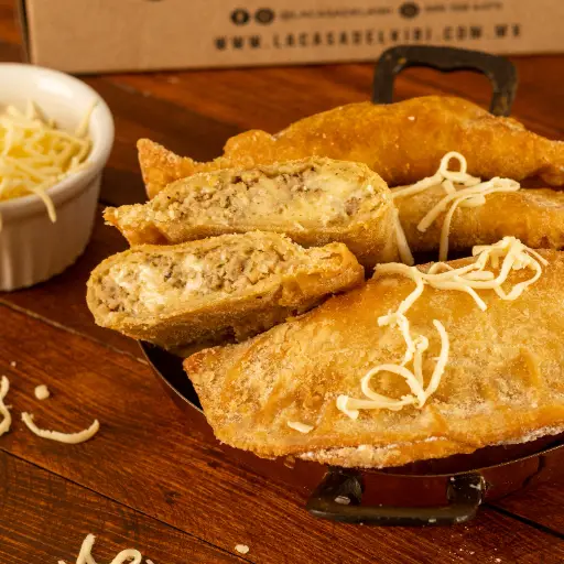 Empanada de carne molida con queso