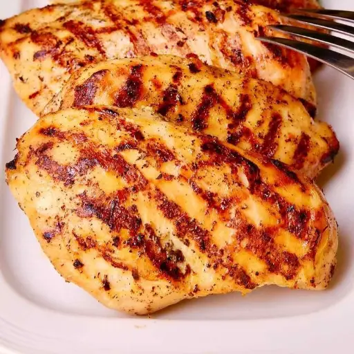 Pechuga de pollo 200gr  (25g de proteina x cada 100gr) 