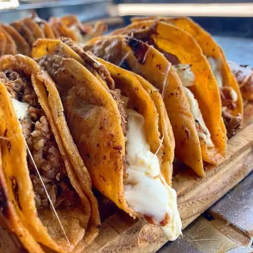 Quesabirria de maíz 