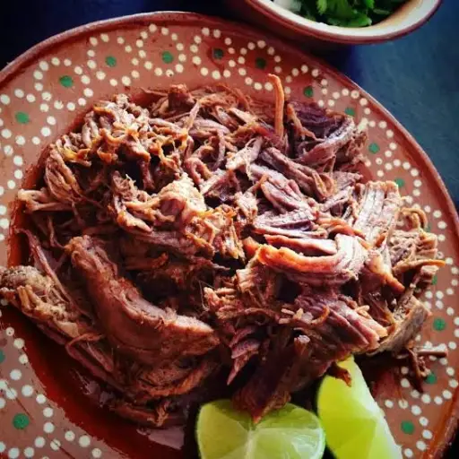 1kg Birria + 1 lt consome 