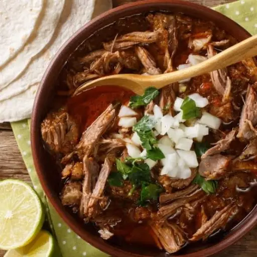 1/2 kg Birria + 1/2 lt consome