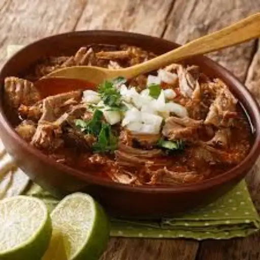 1/4 kg Birria + 1/2 lt consome 