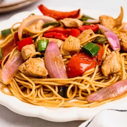 Tallarín saltado de pollo