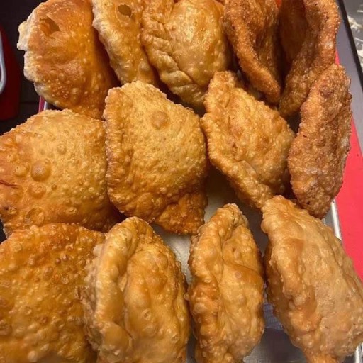 Empana de res con queso (Beef pie with cheese)