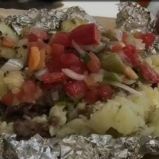 Papa Cocida Con Bisteck 