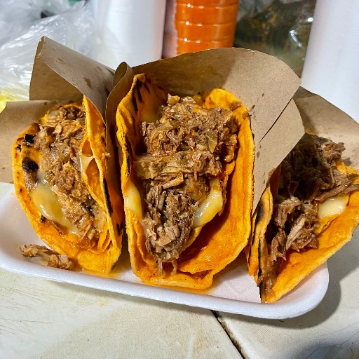 3 Quesabirrias + 1 consomé chico 