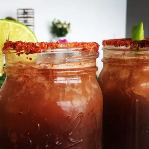 Michelada clásica de tamarindo