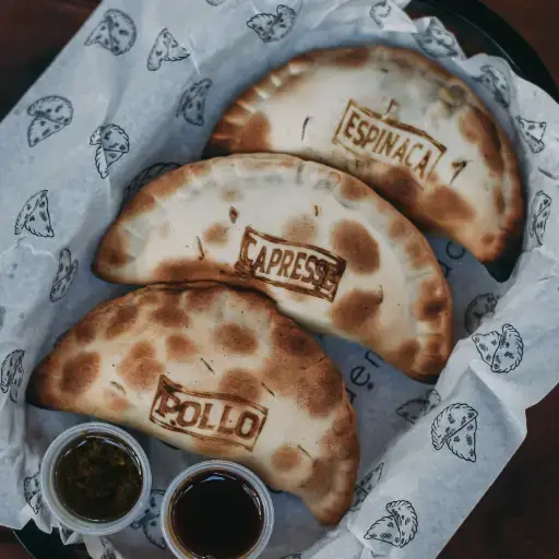 MANSO COMBO Horneadas (3 empanadas + bebida)