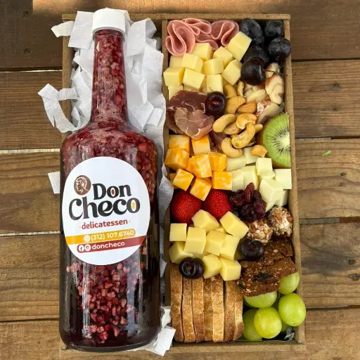 Tabla con botella de clericot