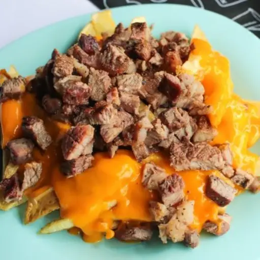Papas Francesas Con Queso y Carne 
