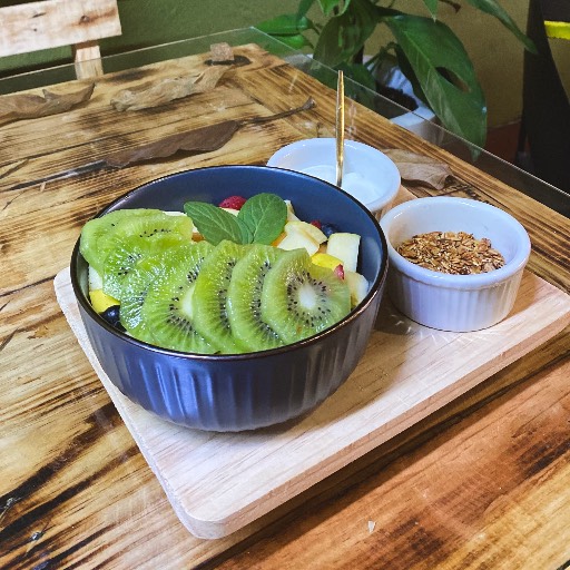 Kiwi bowl