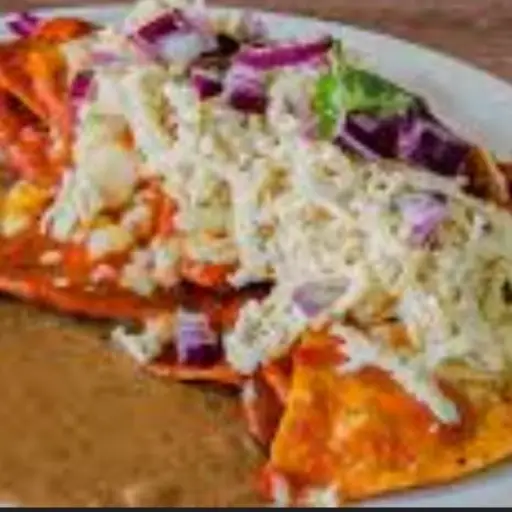 Chilaquiles Rojos con Pollo