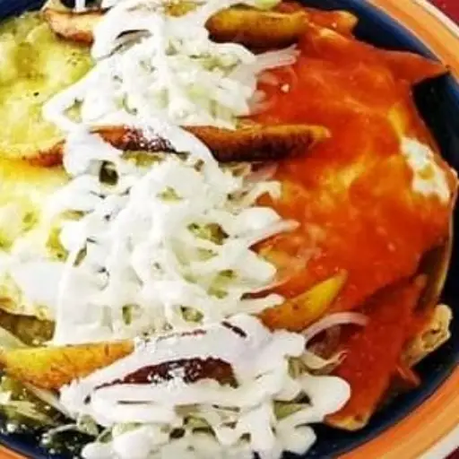Chilaquiles Divorciados con Pollo