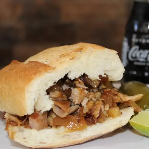 Tortas de carnitas 