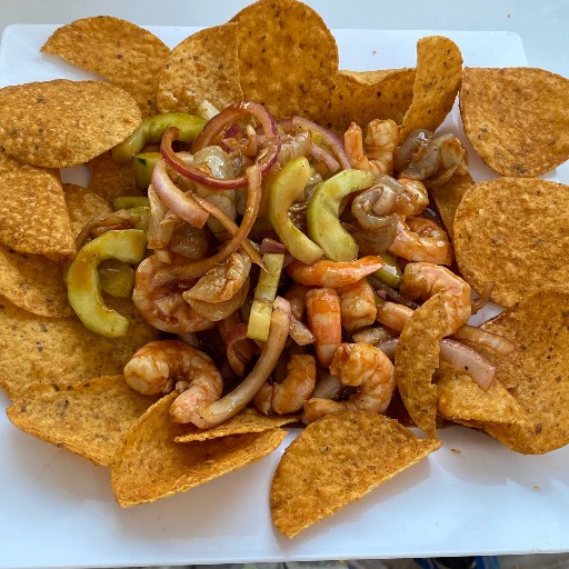 Aguachile mixto con tostitos