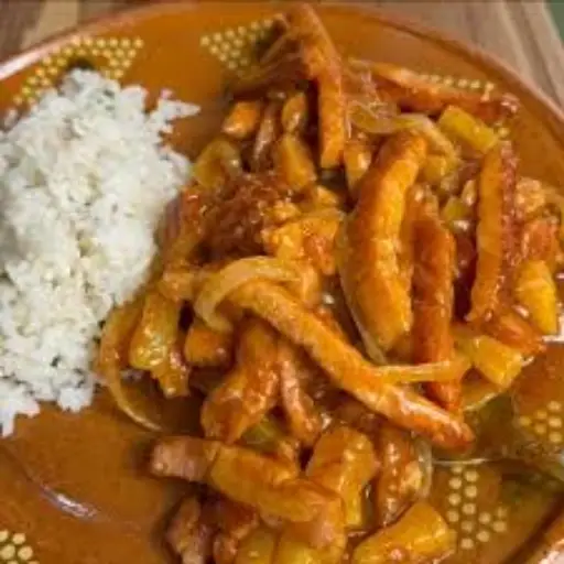 Chuleta en salsa de piña con chipotle