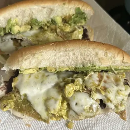 Torta de Chilaquiles con Proteína 