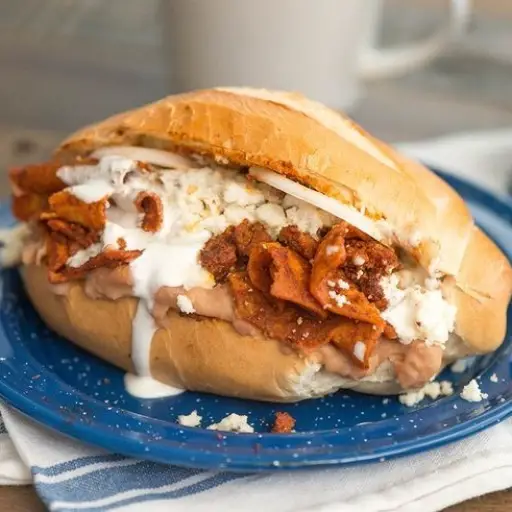 Torta de Chilaquiles Rojos o verdes 