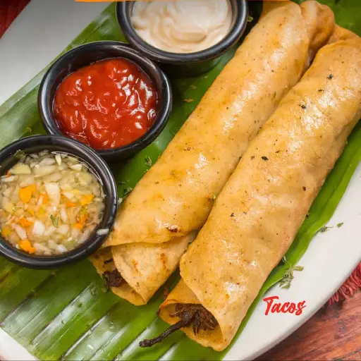 Tacos de res y pollo