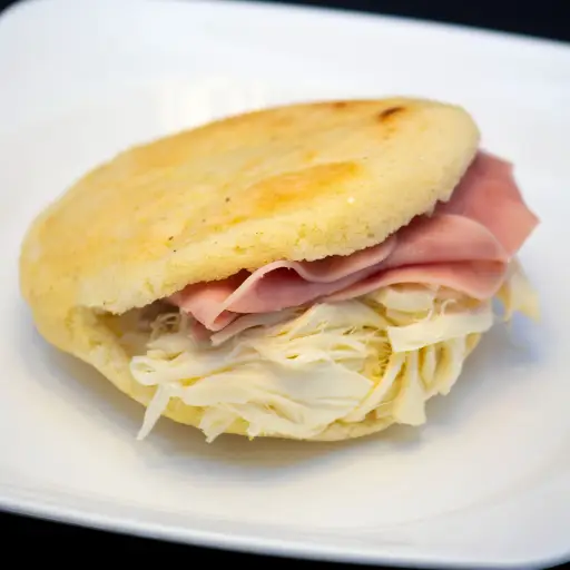 Arepa de Jamón y Queso