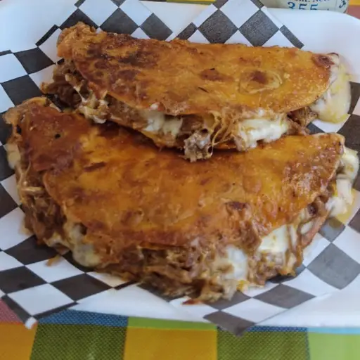 Quesabirria de harina 