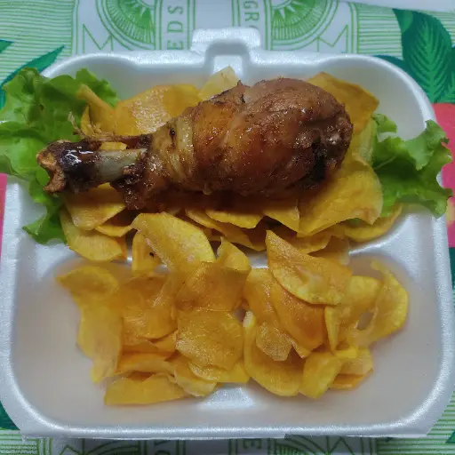 Pollo Frito con Chicharritas