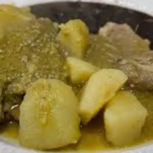 Bistec en salsa verde con Papas