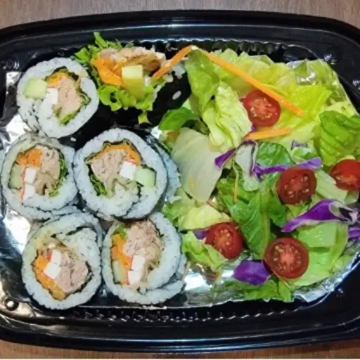 Kimbap + ensalada / 김밥+샐러드