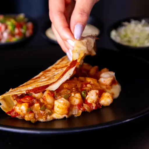 Quesadillas de camaron guisado