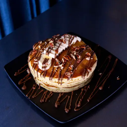 Hot Cakes con Platano, Nutella y nuez.