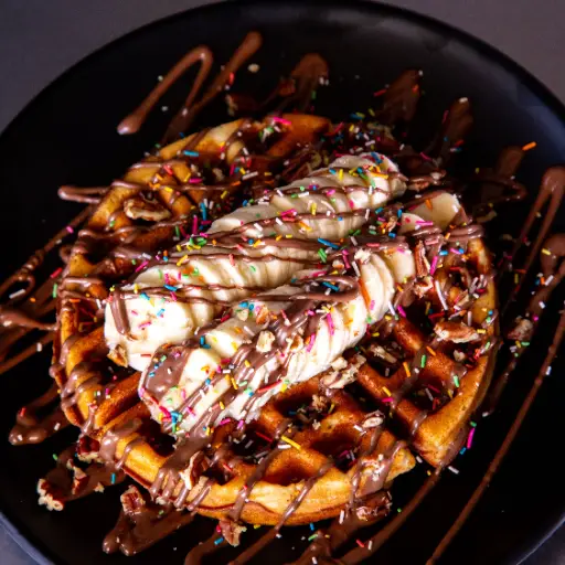 Waffle C/nutella,platano y nuez