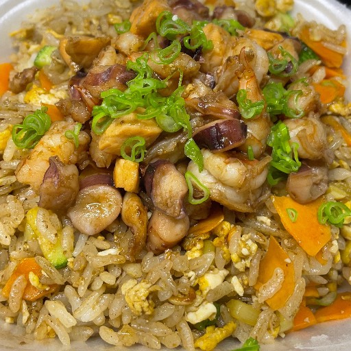 yakimeshi de mariscos