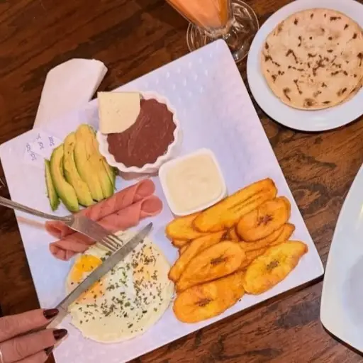 DESAYUNO TIPICO