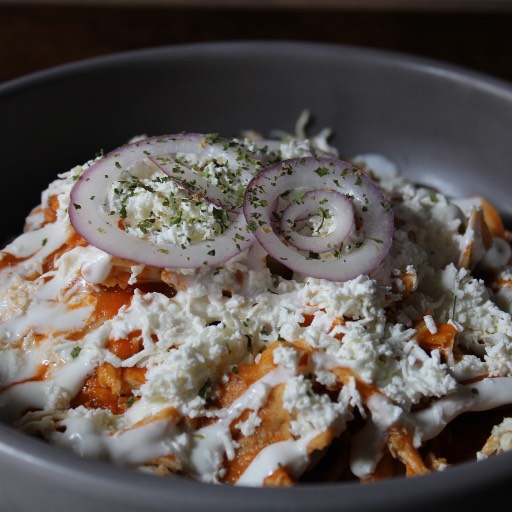 Chilaquil divorciado con pollo 