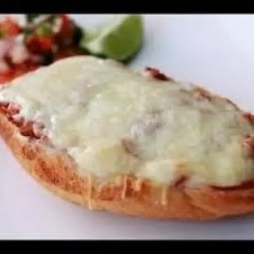 Mollete de Frijol y Queso