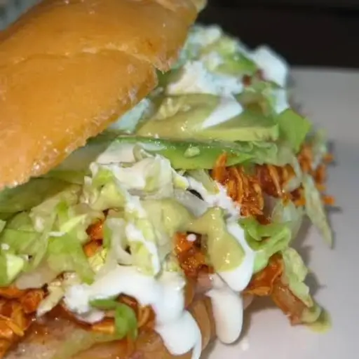 Torta de carne deshebrada roja