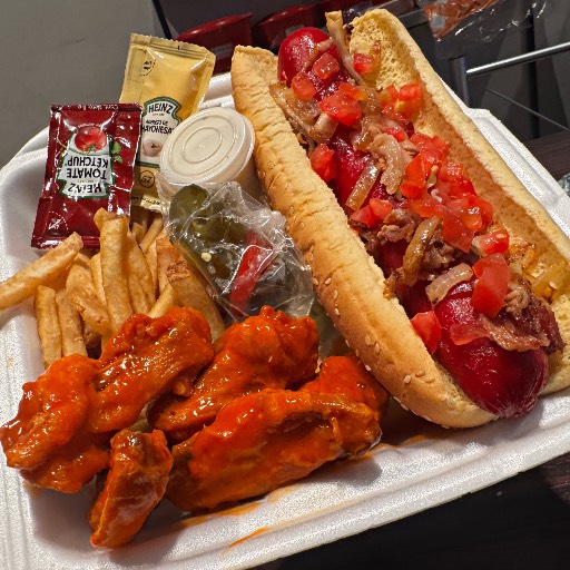 Promo HOT DOG JUMBO + ALITAS papas y refresco 