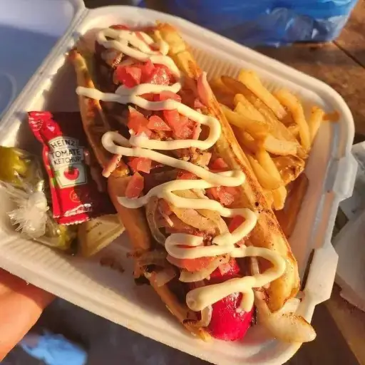 Hot Dog Jumbo roja con papas