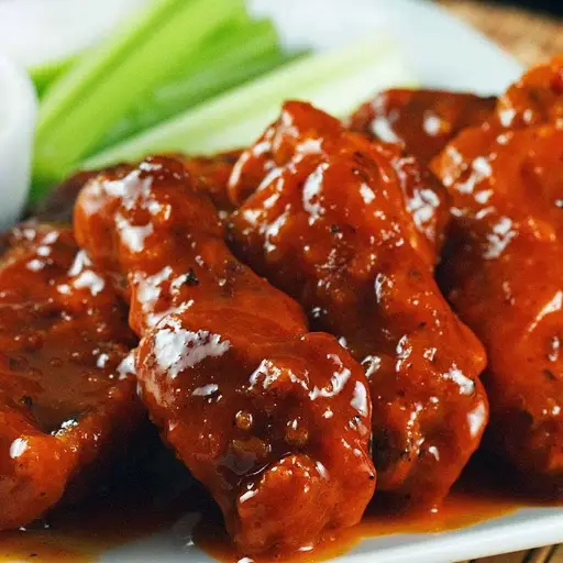 Alitas con papas ramika