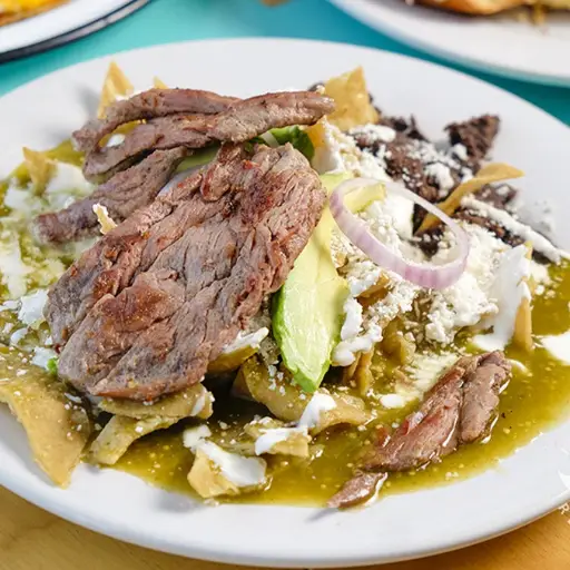Chilaquiles con arrachera 