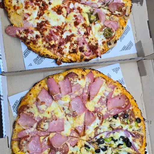 2 FAMILIARES + 1 REFRESCO GRATIS 