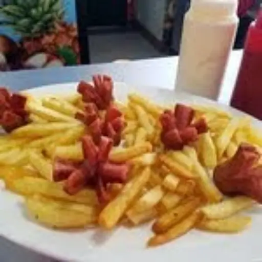 Papas a la francesa con salchipulpo