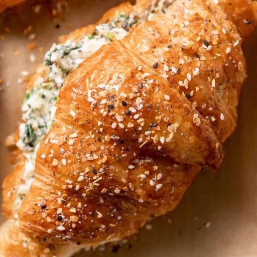 Croissant 3 quesos con espinaca 